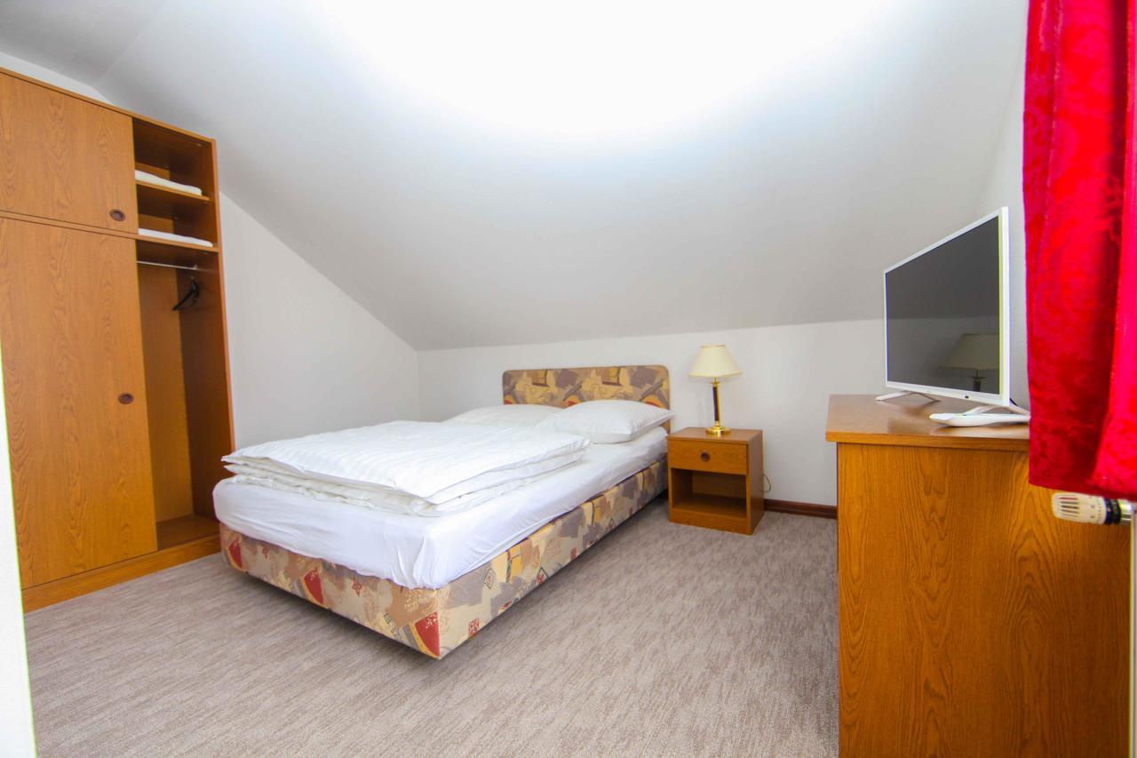 Hard Rock Rooms For Two Ливно Экстерьер фото