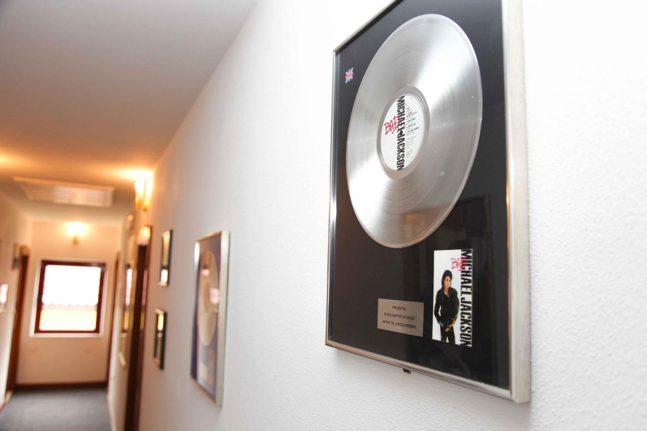 Hard Rock Rooms For Two Ливно Экстерьер фото