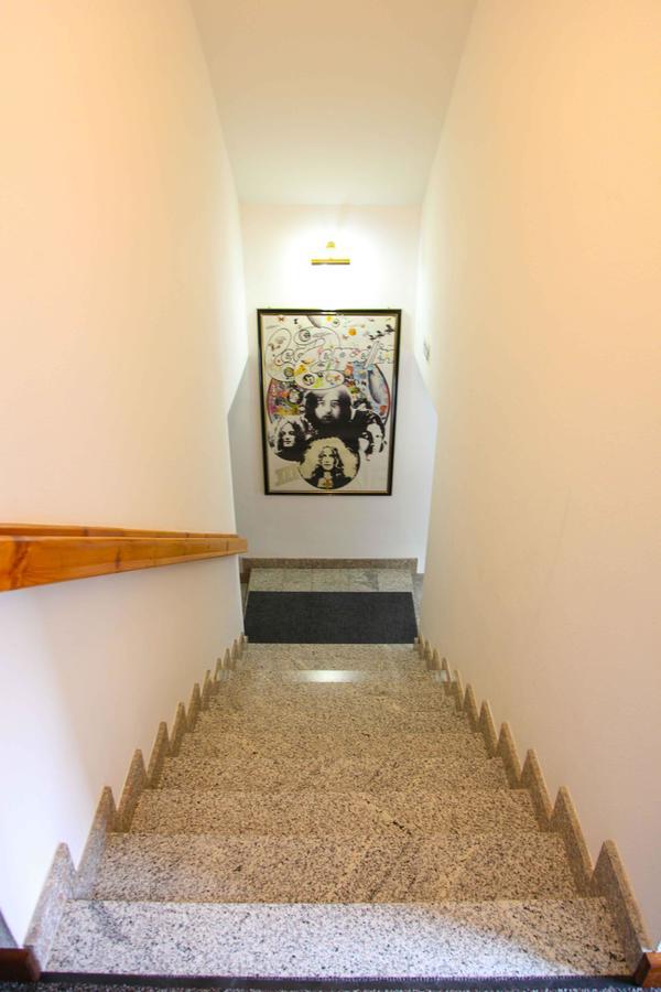 Hard Rock Rooms For Two Ливно Экстерьер фото