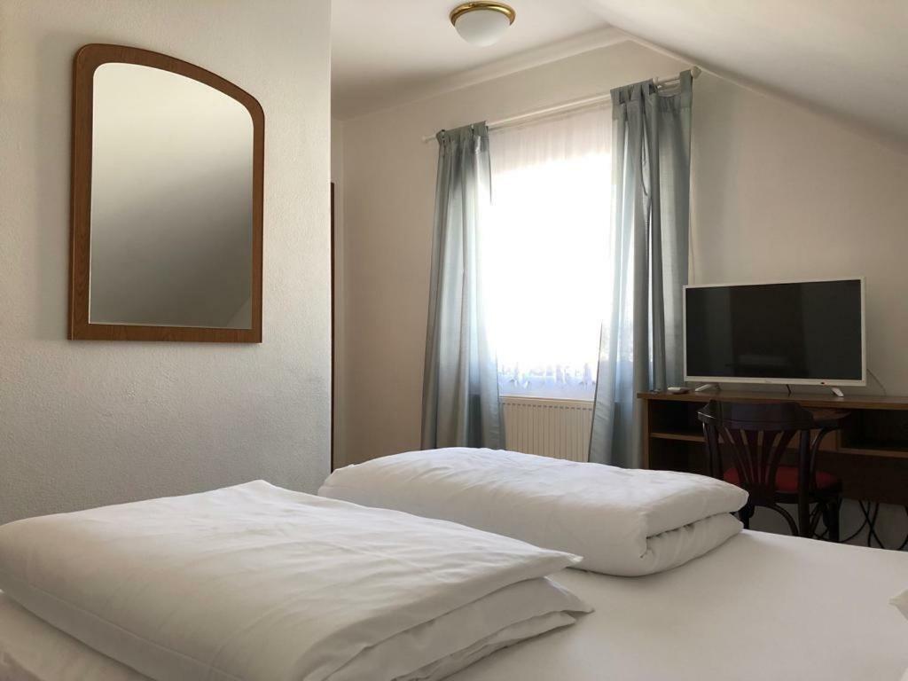 Hard Rock Rooms For Two Ливно Экстерьер фото