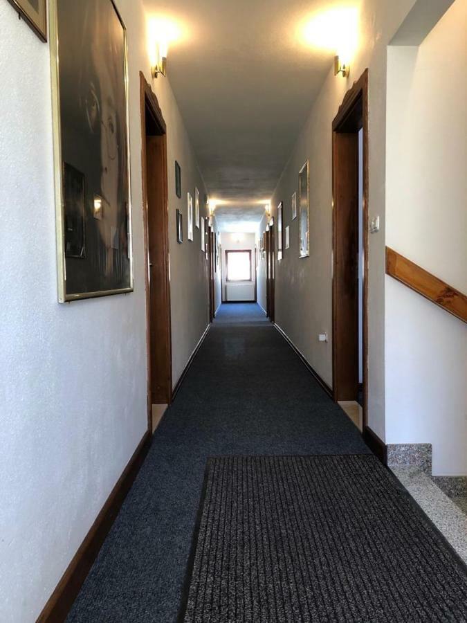 Hard Rock Rooms For Two Ливно Экстерьер фото